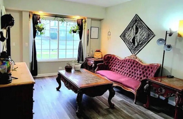 Victorian Antique 1 Bdrm Ground Fl Apartment