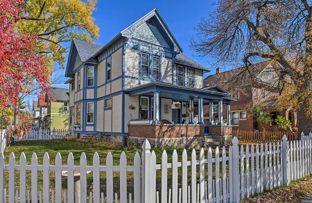 Victorian Apartment < 1 Mi to Wisconsin River