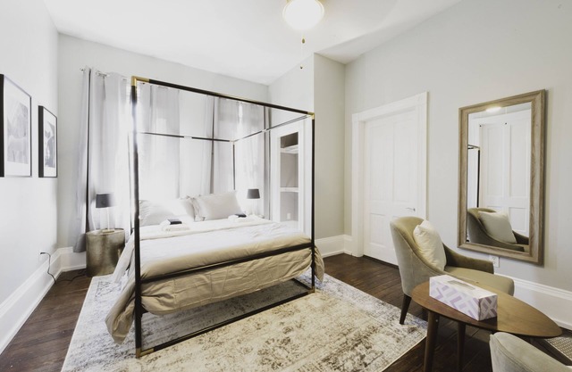 Victorian District Duplex ★ 2 APTS & 6 BDRS ★ Just 2 blocks to Forsyth Park!