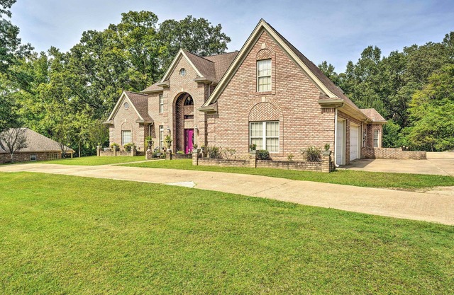 Victorian Hernando Home ~ 25 Miles to Memphis