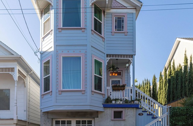 Victorian Home - 2bed 2.5baths, huge backyard, 30 mins to Napa & SF, Free Pets!