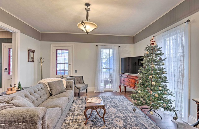 Victorian Home in Penn Yan ~ 1 Mi to Keuka Lake!