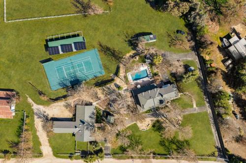 Victorian Manor In Paso Robles Wine Country Pool Hot Tub Firepit Tennis Court Sleeps 28