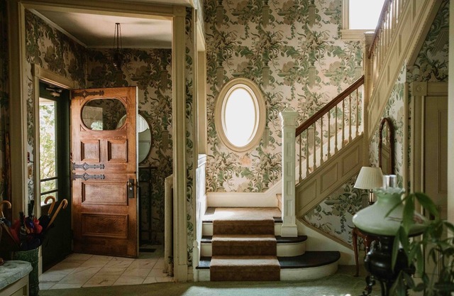Victorian mansions Coach Room with Breakfast