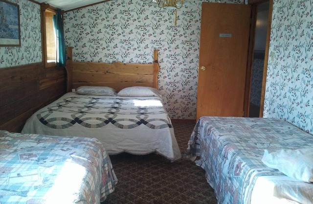 Victorian Room at the Horse Prairie Stage Stop, Lodge, Saloon, Hotel