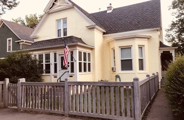 Victorian Townhouse Downtown Livingston