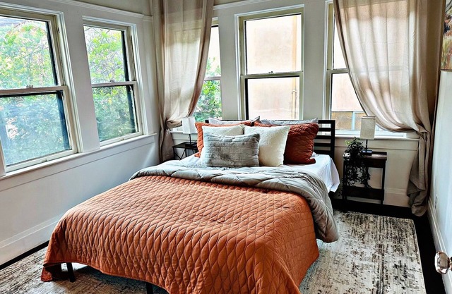 Victorian Vibes - Downtown Delight