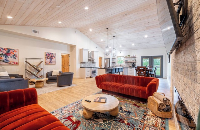 Victory Reins- close to Aiken, golfing, airport, horse accommodations,