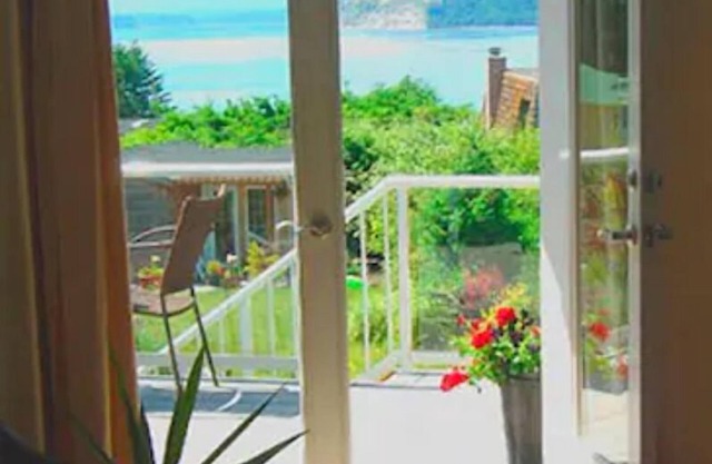 Kleines Ferienhaus 'Bibliothek' mit Bunkroom!Ansicht und Strand bei Sonnenlicht SeaScape
