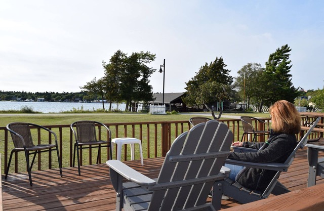 Blick auf die Bucht ist den Aufenthalt wert. Beaver Island Harbour View Cottage