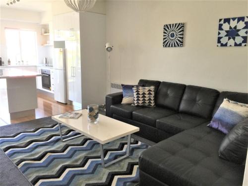 View Street Apartment Car park 650m to shops