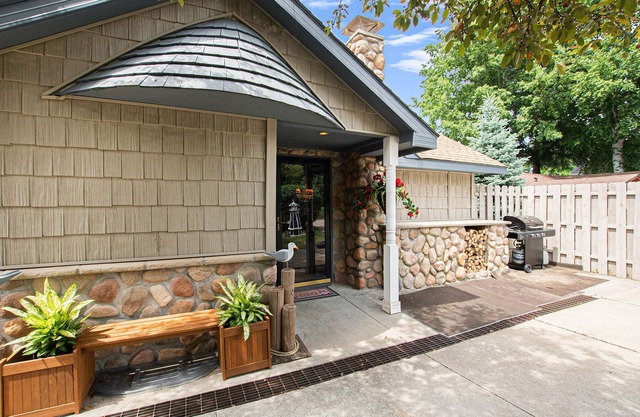 Views abound from this lakefront charmer with in-ground pool