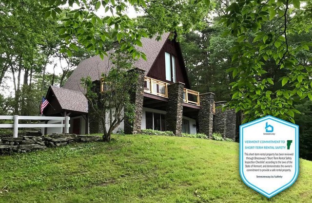 Views! AC, Entire Chalet, all 18 Acres, 1gig Wi-Fi