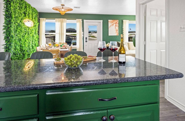 Views! Beachside home with private deck with soft Water / RO drinking water