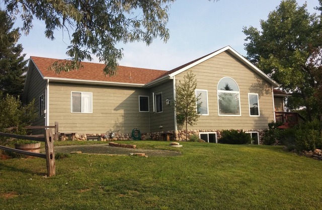 Views & Comfort, Mini-golf Included!