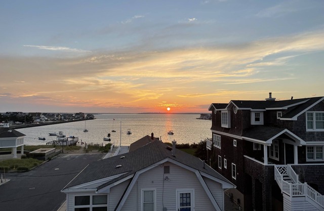 Views from roof top deck. Short walk to beach, bay, boardwalk, sleeps four.