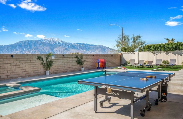 Views, Gameroom, Saltwater Pool & Hot tub, Firepit