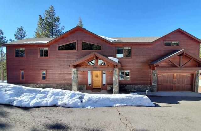 Views, Hot Tub, Game Room, Close To Casinos, Lake & Skiing