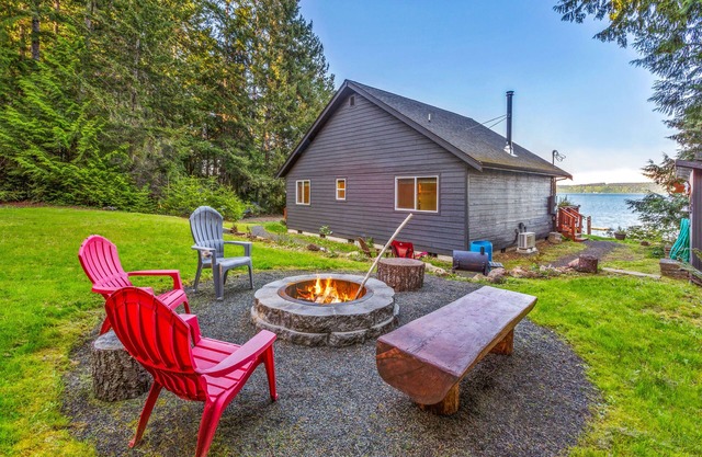 Views of Hood Canal, Mount Rainier & Wildlife!