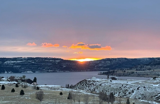 Views of Lake Roosevelt, On-Site Restuarant and Brand New Renovated Rooms!