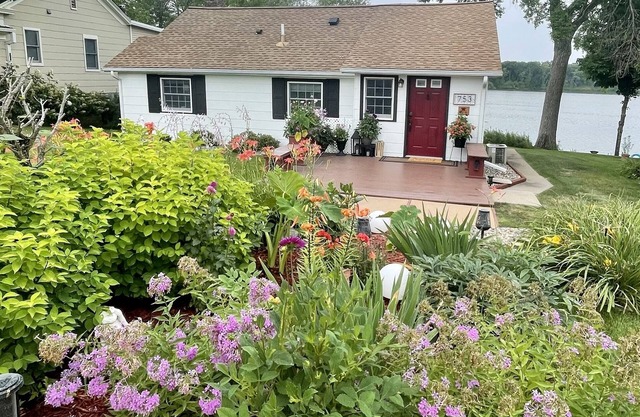 Views! Peaceful, updated, and centrally-located waterfront retreat on Sauk Lake!