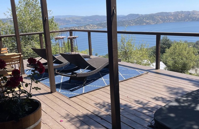 VIEWS! private deck, hot tub, pool, private boat launch