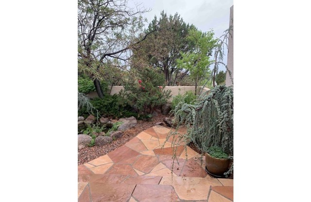 Views! Safe neighborhood, 3b/2.5ba, pet friendly, koi pond