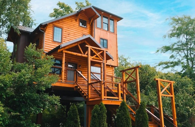 VIEWS! Skyview Treehouse @ Berlin Woods