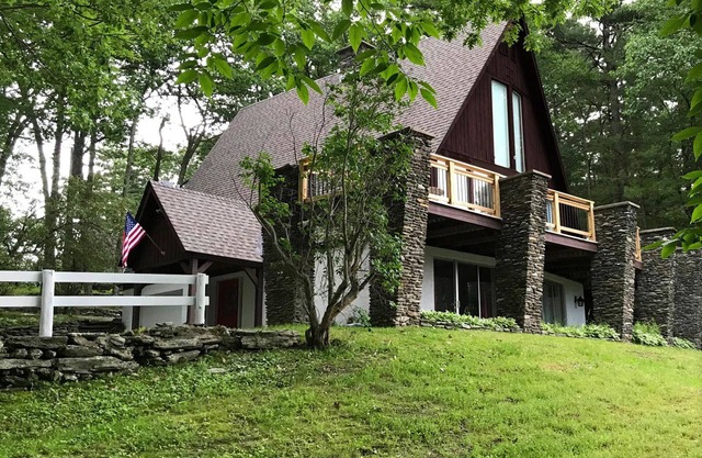 Views!-Spacious 3-floor Custom Chalet. 18 acres. Ski most resorts within an hour