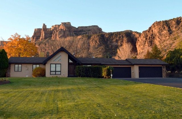 Geräumiges Haus mit Whirlpool und unglaublicher Aussicht am Fuße des CO Nat'l Monument!