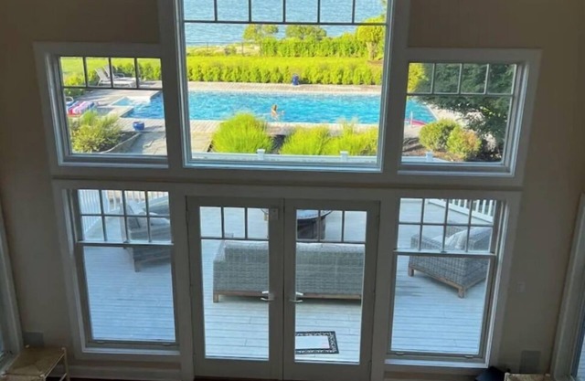 Views ! Views! Views ! Water Front Property 4 bedroom house in Southampton