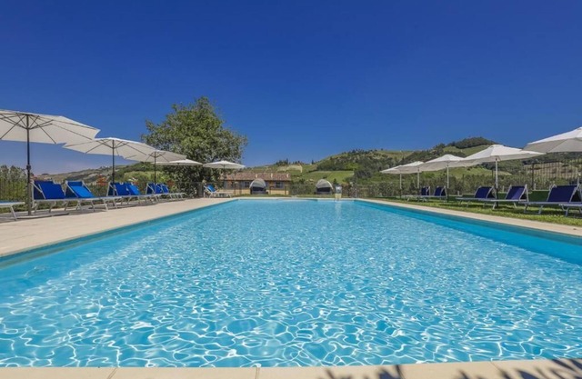 Vigna Dell'Acqua - Beautiful villa with swimming pool surrounded by vineyards