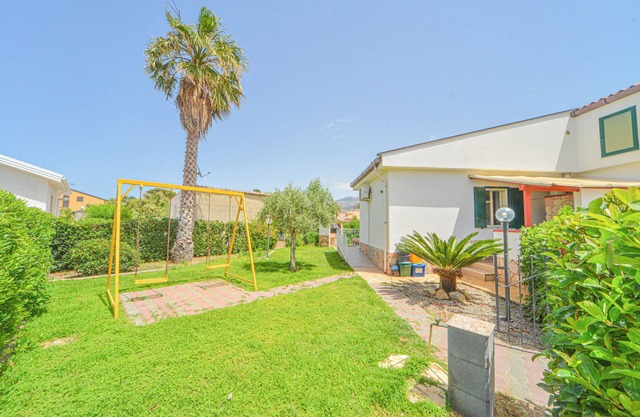 Villa Aurora - Holiday Houses Mare Nostrum - In front of the beach and pool