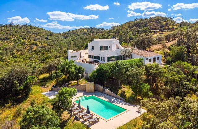 Villa Eiras Altas by Portucasa