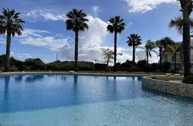Vila Praia 7 - Great location, pool and beach apartment