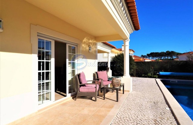4-Zimmer-Villa mit eigenem beheiztem Pool, Garten und Grill