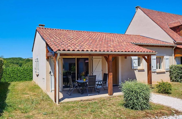 Semi-detached villa, 1 bathroom, sleeps 4