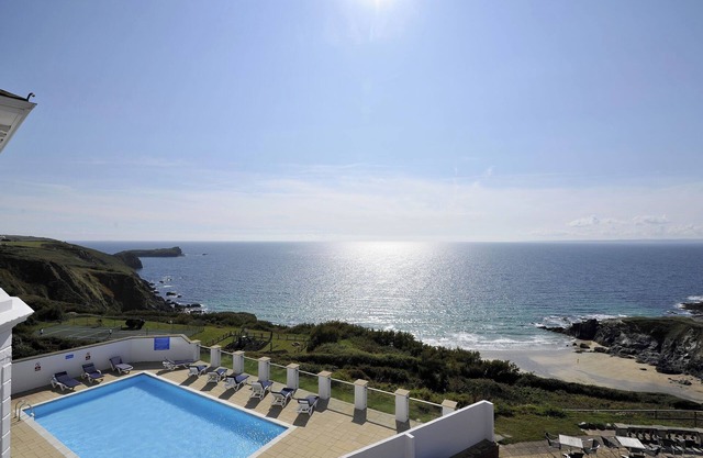 VILLA 1, family friendly, with pool in Mullion