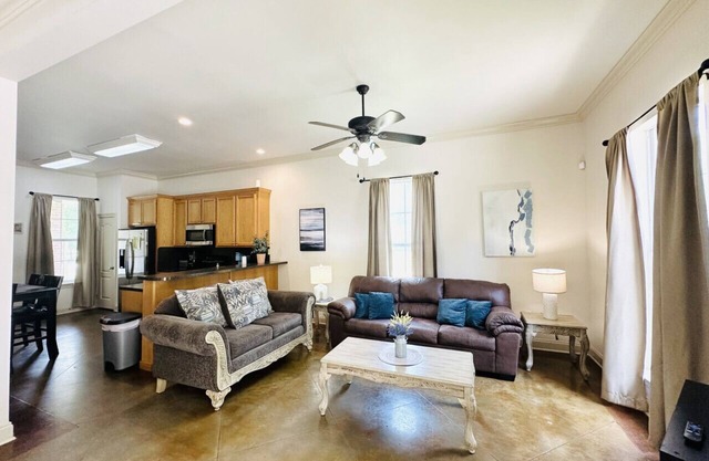 Villa 1, spacious townhouse in Tickfaw, LA