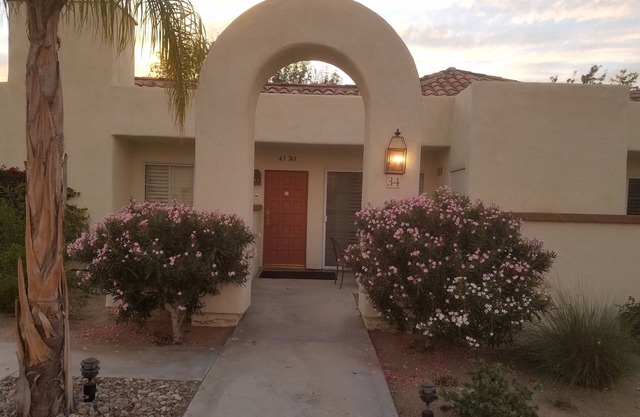 Villa, 2 Schlafzimmer, 2 Bäder, tolle Lage und nah an alles