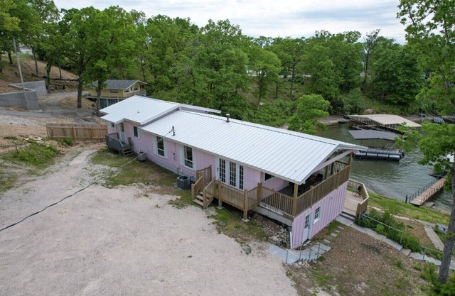 Villa #2 Sleep 10- Bachelor/Bachelorette Parties Welcome!