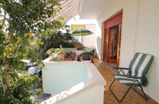Villa 300 Meter von einer sandigen Bucht