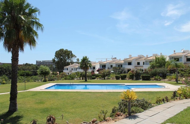 Villa 4+1 persons, near beach and Albufeira center, WiFi, BBQ, A/C, swimming pool