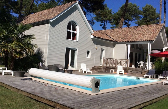 4 * Villa, ruhig, am 27 Loch Golfplatz, beheiztes Schwimmbad, Strände: See, Meer,