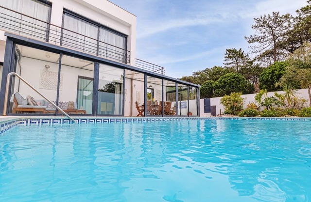 Charming 4-Bed House in Nazare with pool