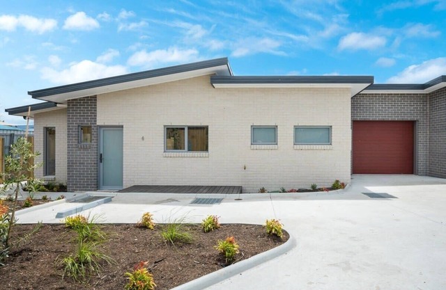 Villa 6 New Modern Walk to shops 10min Airport/CBD.