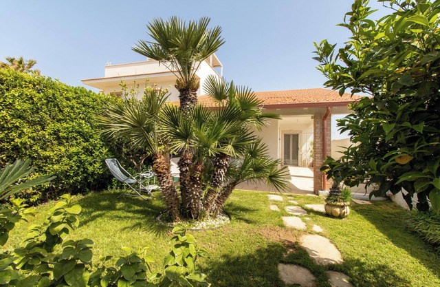 Villa "Asia Frontemare" nahe dem Strand mit Garten & WLAN