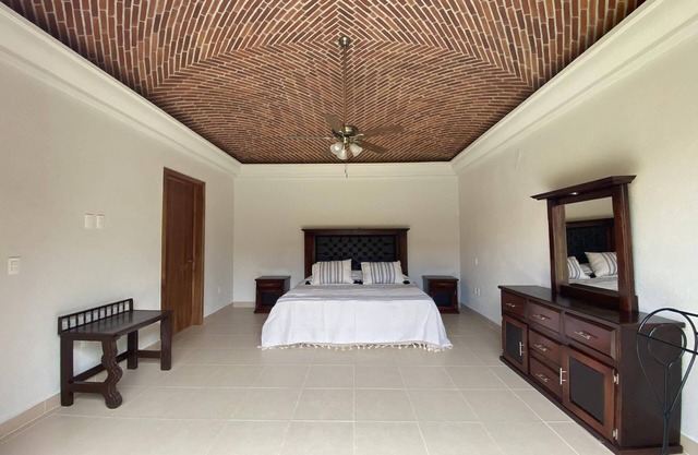 Villa acogedora con patio estilo hacienda. ¡Gimnasio y alberca en casa club!