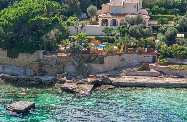 Aquamarin Villa mit Pool und Meerzugang