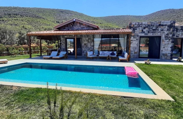 Villa Adaline With Private Pool and Garden